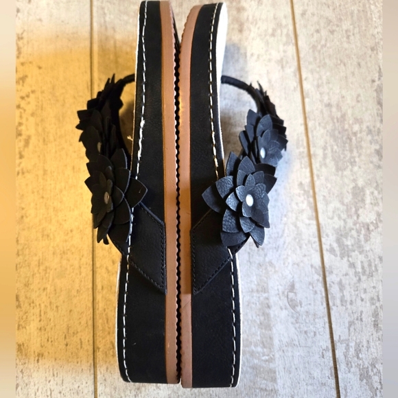 CLIFF'S BY WHITE MOUNTAIN BLACK FLIP-FLOPS. SIZE 7.5. - Picture 4 of 6